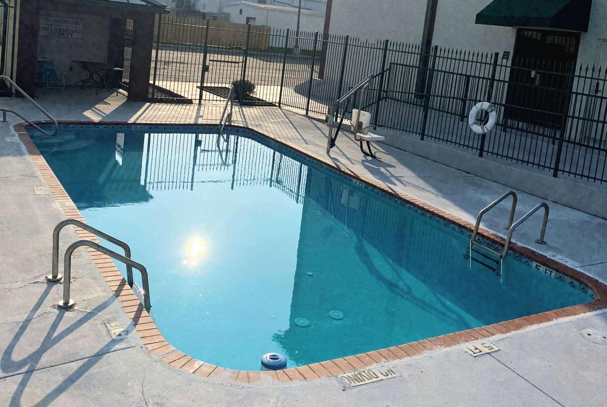 Days Inn By Wyndham Laplace- New Orleans Exterior foto